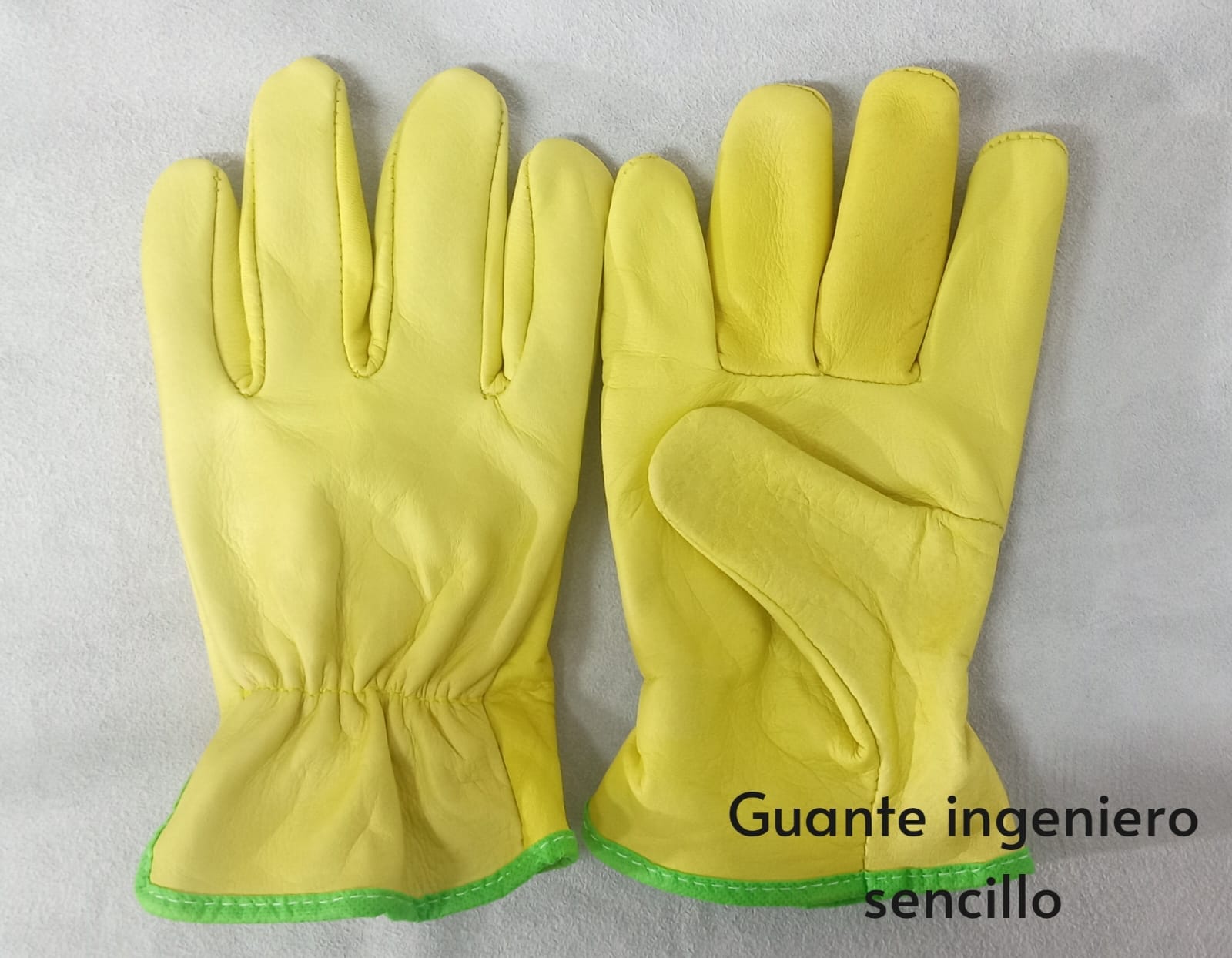 Guante amarillo de ingeniero sencillo