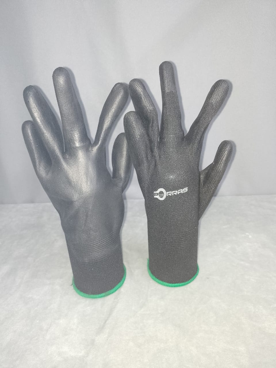 Guantes negros de nitrilo